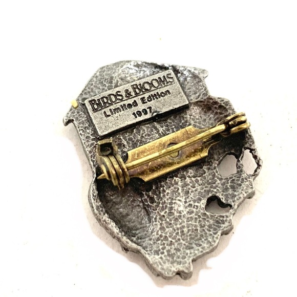Vintage Birds & Blooms Limited Edition Pin 1997 Small Pewter Birdhouse - Picture 4 of 4